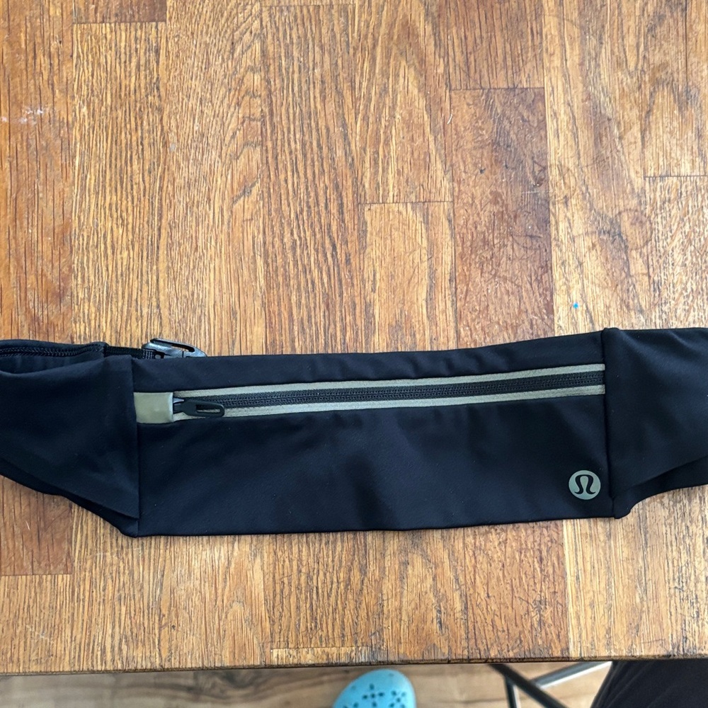 Lululemon black running belt